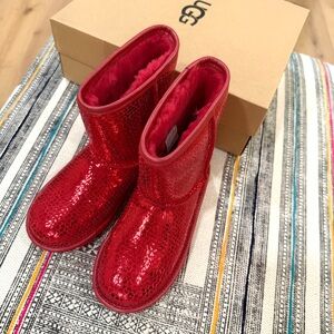 UGG Classic II Gel Hearts boot